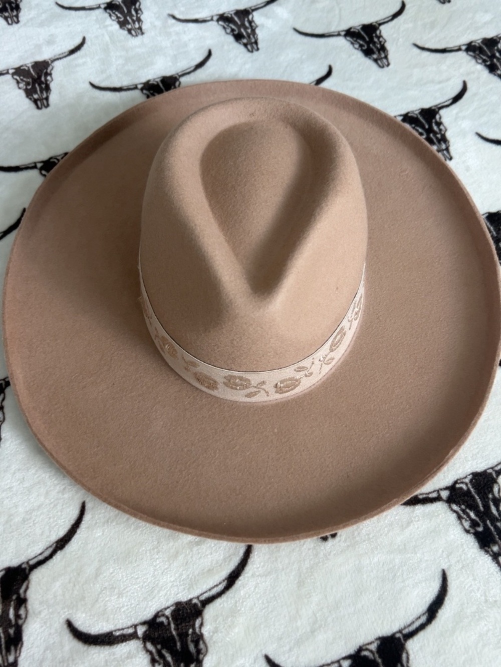 Olive & Pique Tan Wide Brim Rancher Hat Embroidered Floral Band Boho Western
